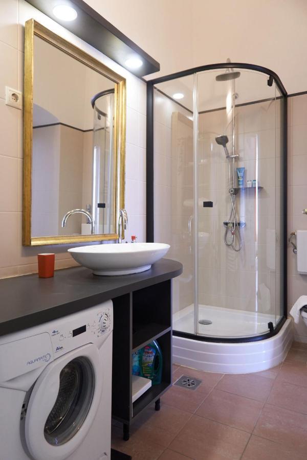 Ili Apartment Budapest Luaran gambar