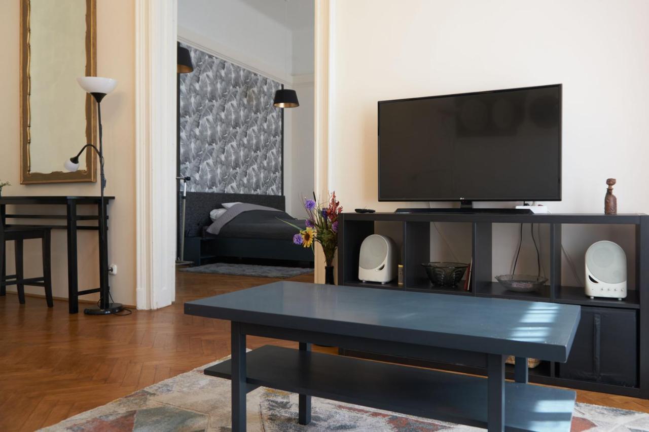 Ili Apartment Budapest Luaran gambar