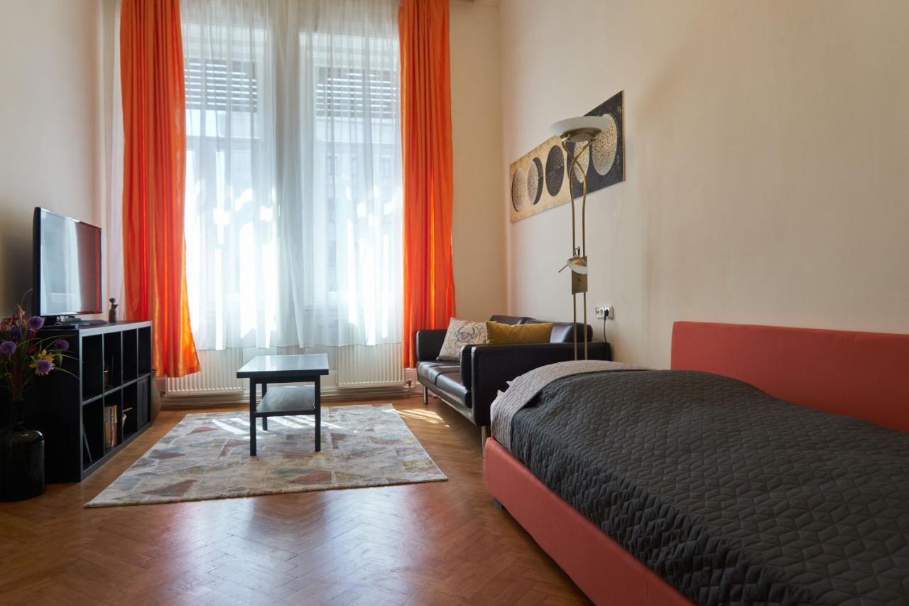 Ili Apartment Budapest Luaran gambar