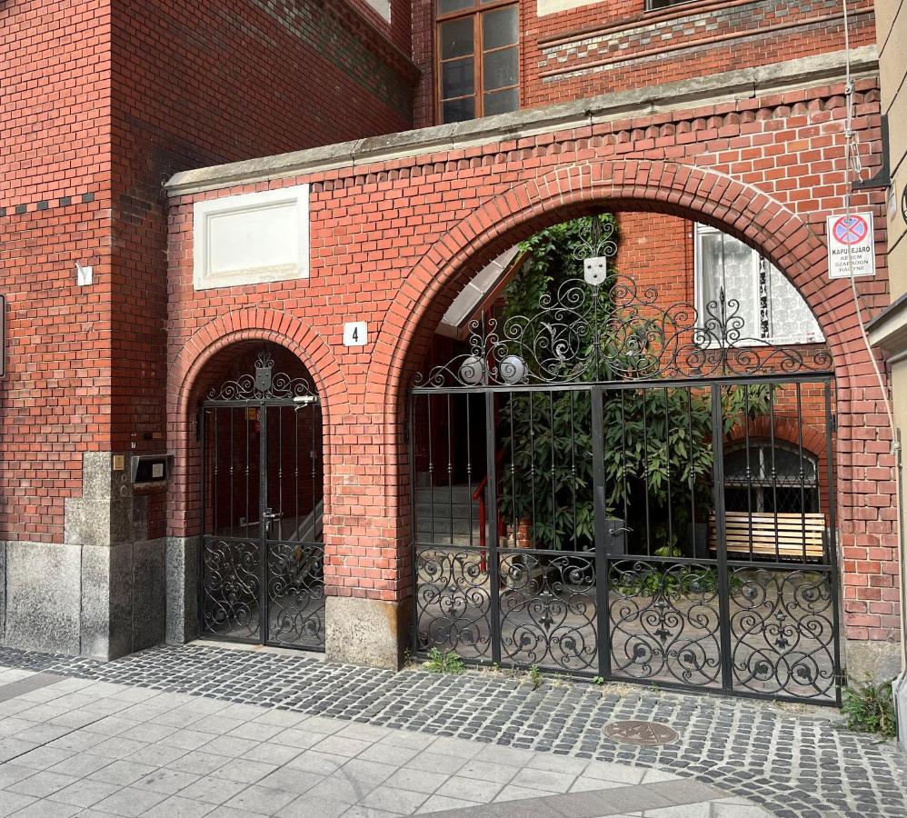 Ili Apartment Budapest Luaran gambar